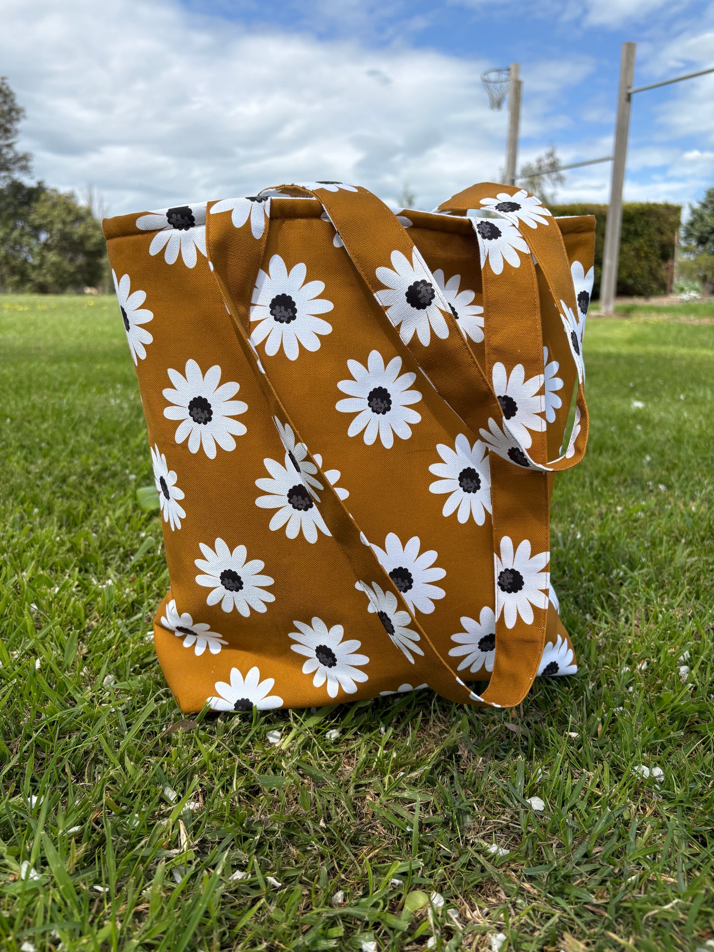 Golden hour daisy tote