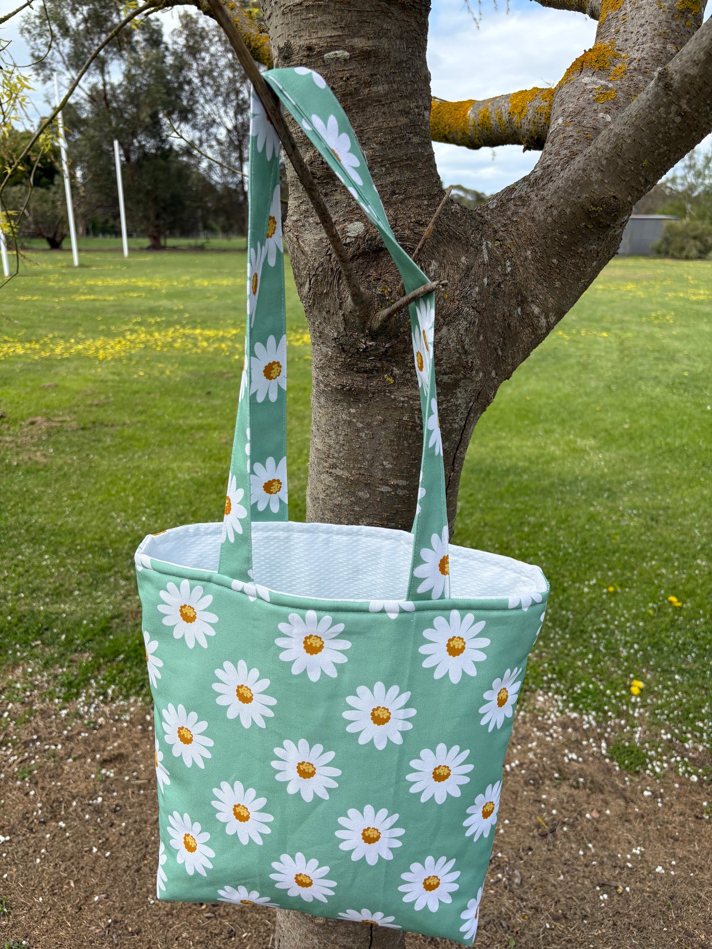 Fresh as a daisy tote