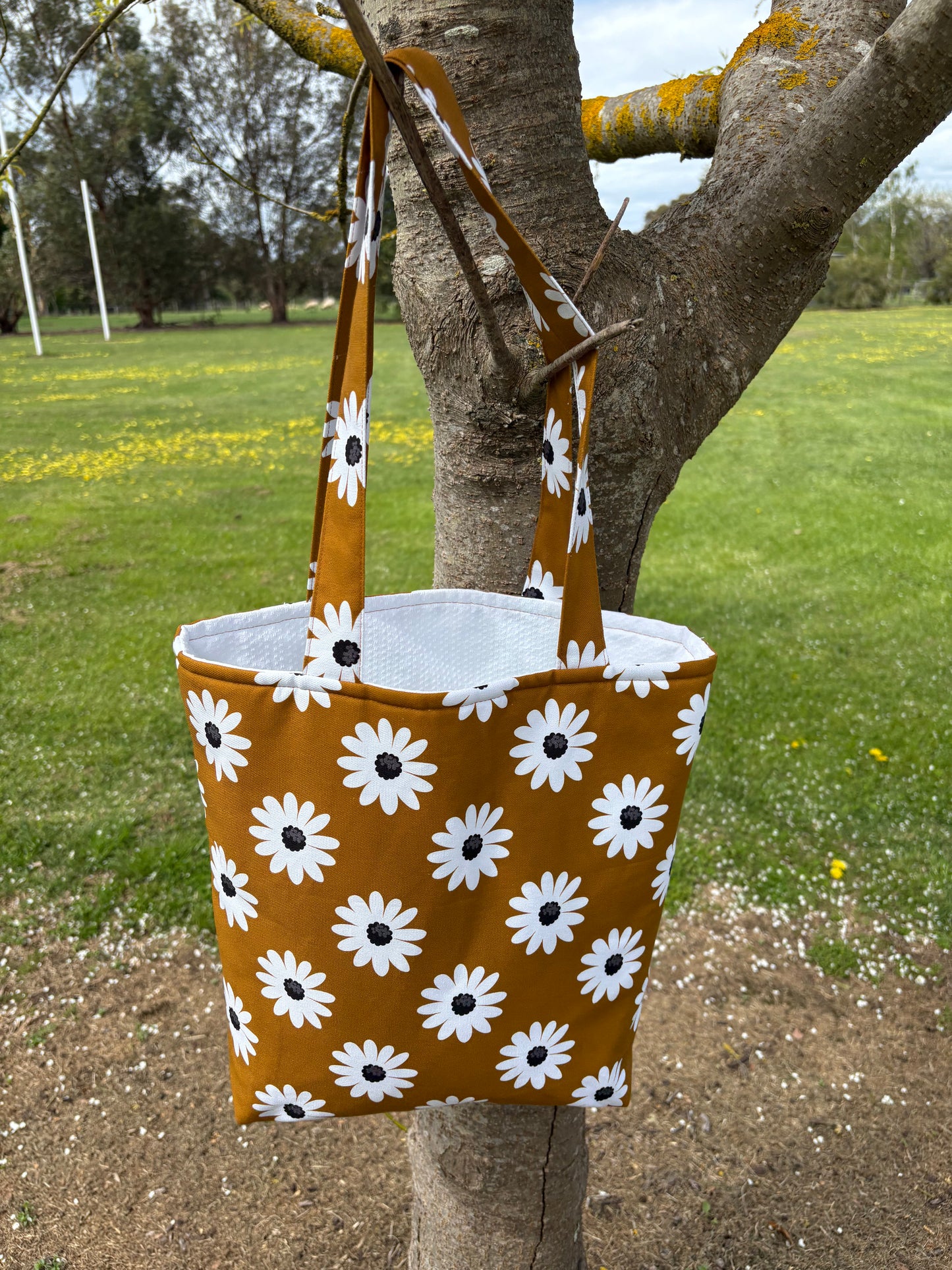 Golden hour daisy tote