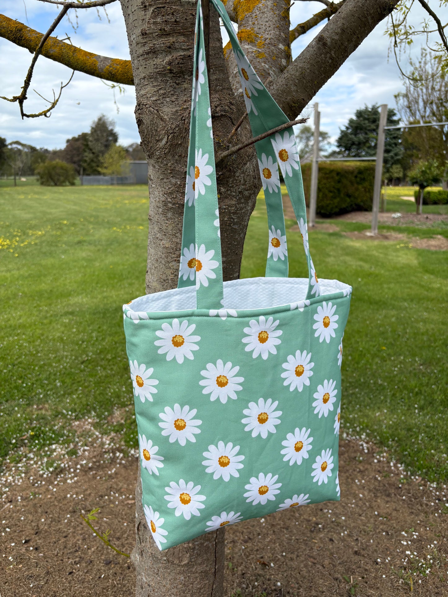 Fresh as a daisy tote