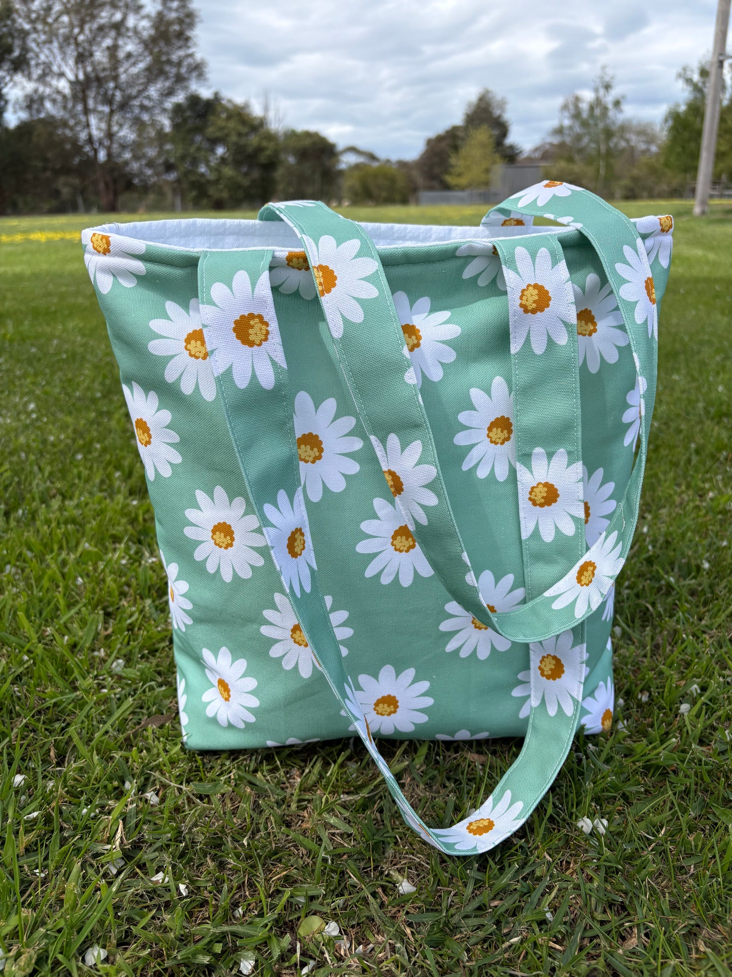 Fresh as a daisy tote