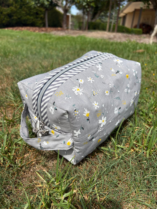 Field of daisies box bag